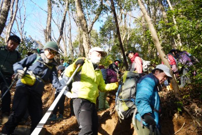 ���K���ɉ��R���鎋�o��Q�����o�[��